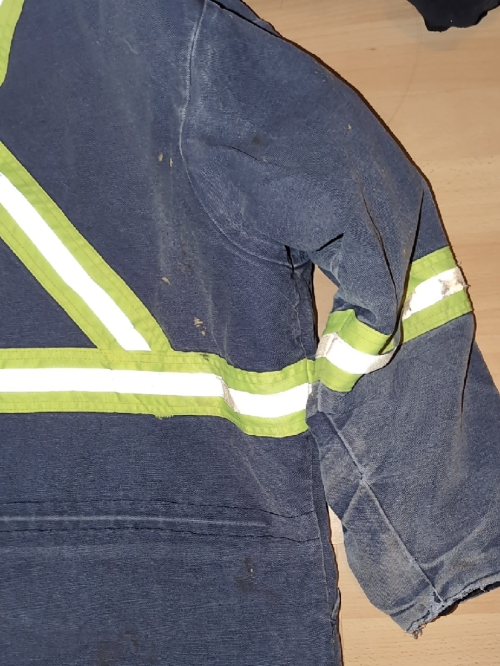 Reflective Work Jacket And Jeans - Picture 12 of 15